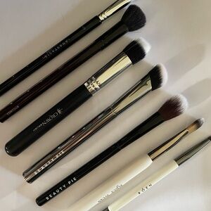 Makeup Brushes - Assorted